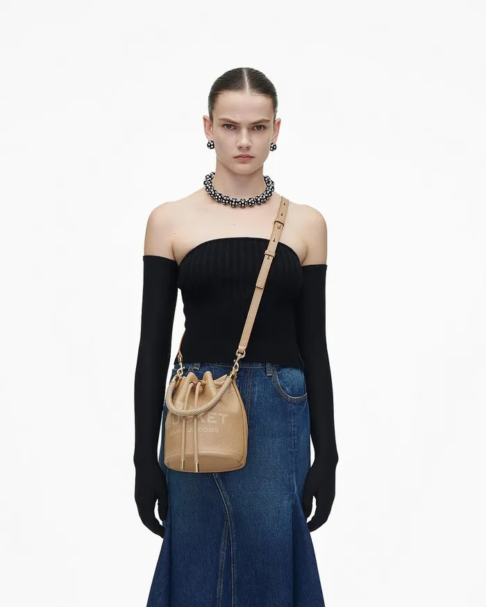 Marc Jacobs Crossbody Bags Women The Leather Bucket Bag Camel