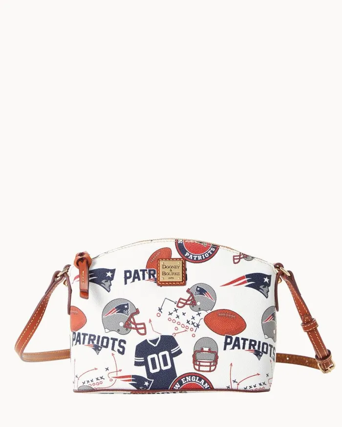 NFL Patriots Suki Crossbody Patriots Women Dooney and Bourke Crossbodies