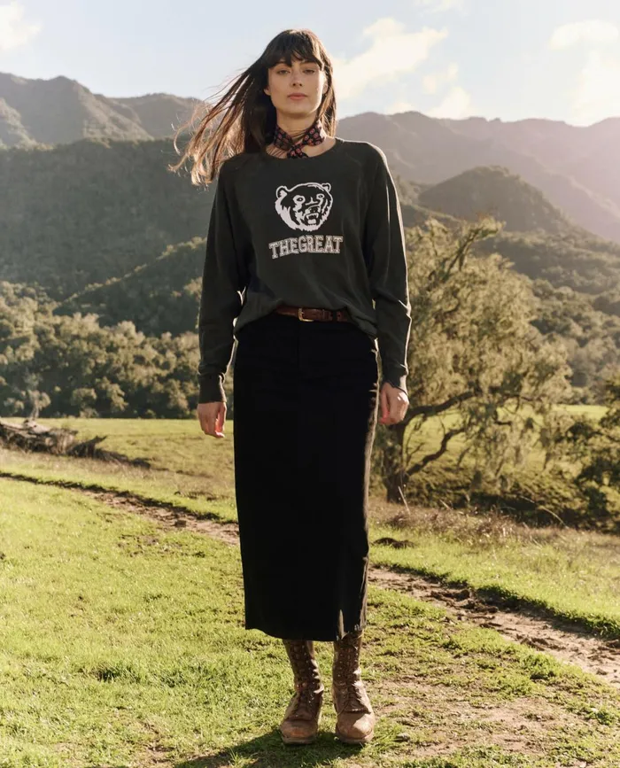 Novelty Tees and Sweats Women The Great The College Sweatshirt Graphic Washed Black With Bear Graphic Novelty Tees and Sweats Women The Great The College Sweatshirt Graphic Washed Black With Bear Graphic