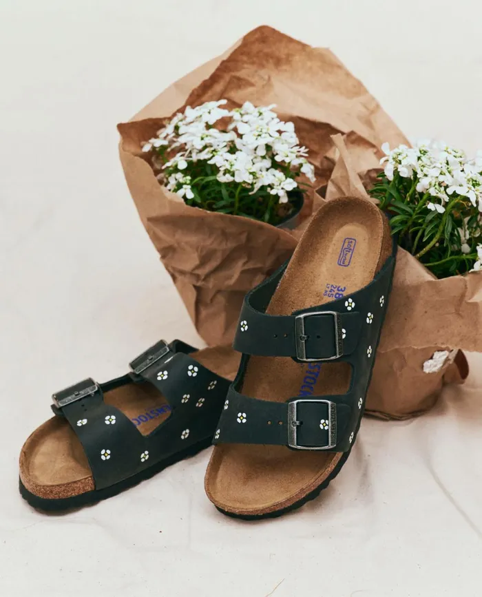 Shoes Women The Great BIRKENSTOCK Arizona With Hand Painted Tooled Daisy Black Oiled Lea