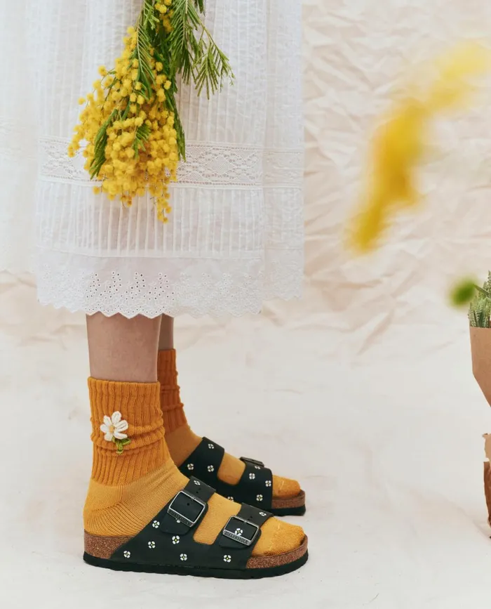 Shoes Women The Great BIRKENSTOCK Arizona With Hand Painted Tooled Daisy Black Oiled Lea