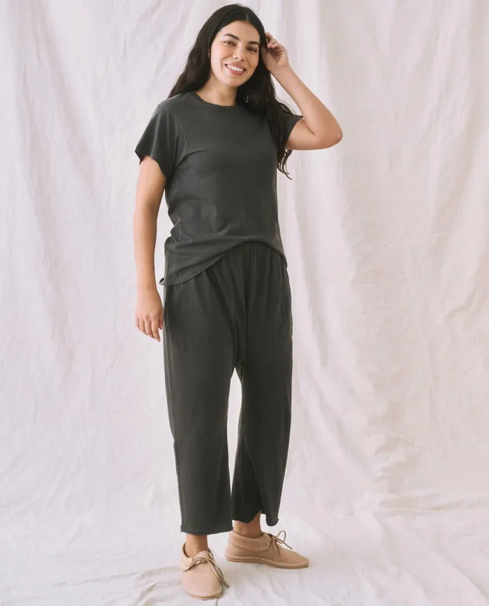 Tees Women The Great The Slim Tee Washed Black Tees Women The Great The Slim Tee Washed Black