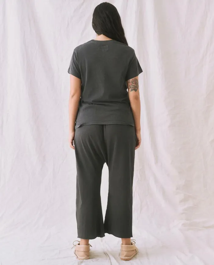Tees Women The Great The Slim Tee Washed Black Tees Women The Great The Slim Tee Washed Black