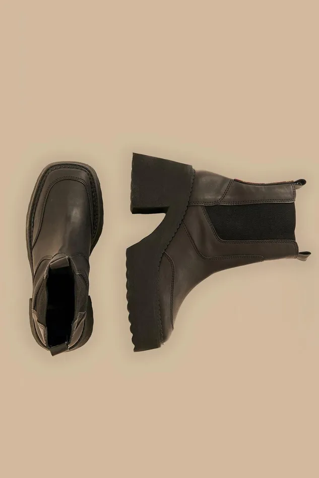 Women Boots and Sneakers Farm Rio Black Block Heel Chelsea Boot