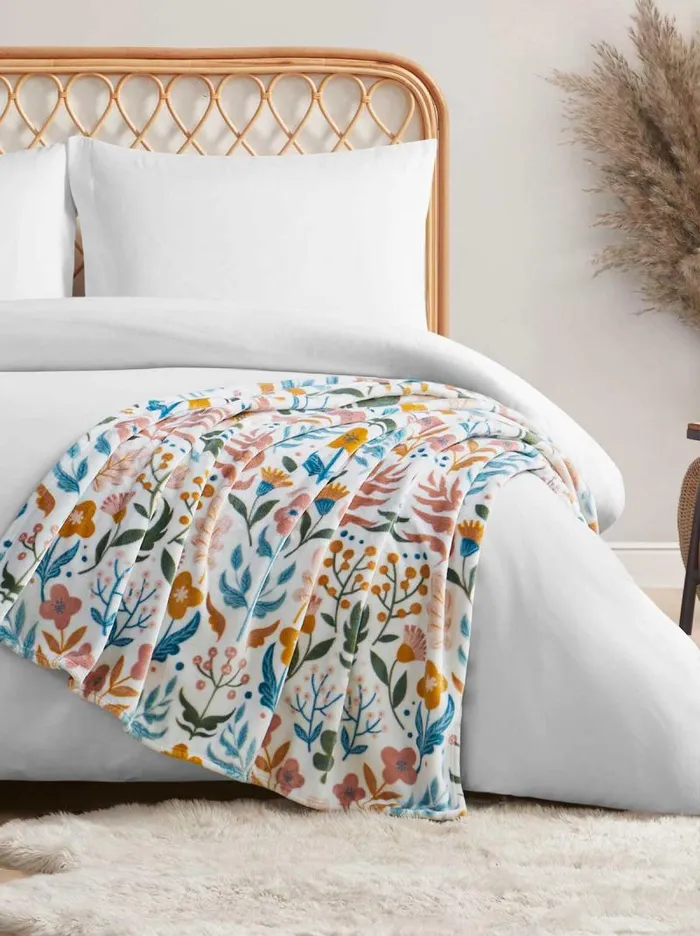 Women Jessica Simpson Blankets Mila Plush Throw In Blush