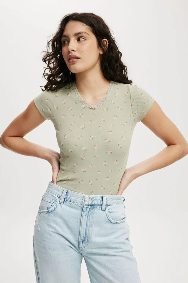 Women Tops Cotton On Annabelle Rosette V Neck Tee Leora Ditsy Desert Sage